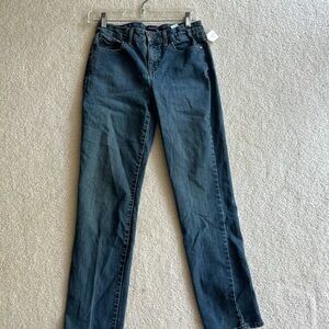 Bandolino Blue Straight Leg Jeans Classic Style
